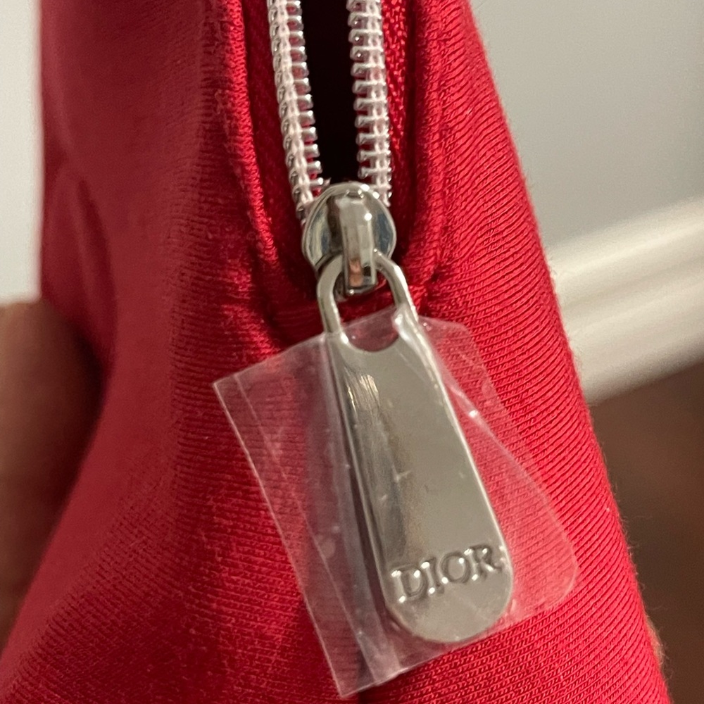 Dior red cosmetics pouch to shoulder bag - Picture 10 of 14